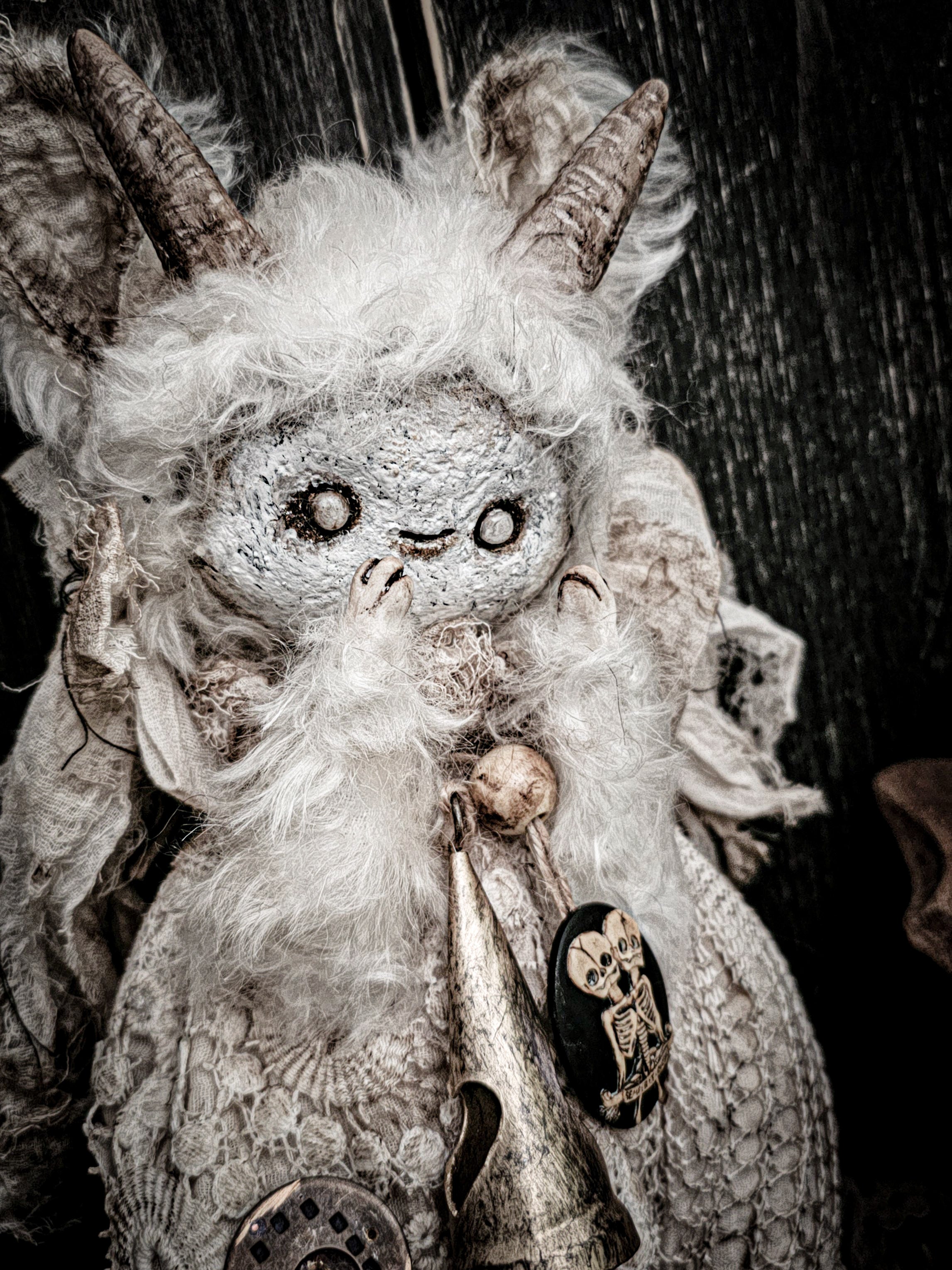 12.6" puffy moonmug goatling