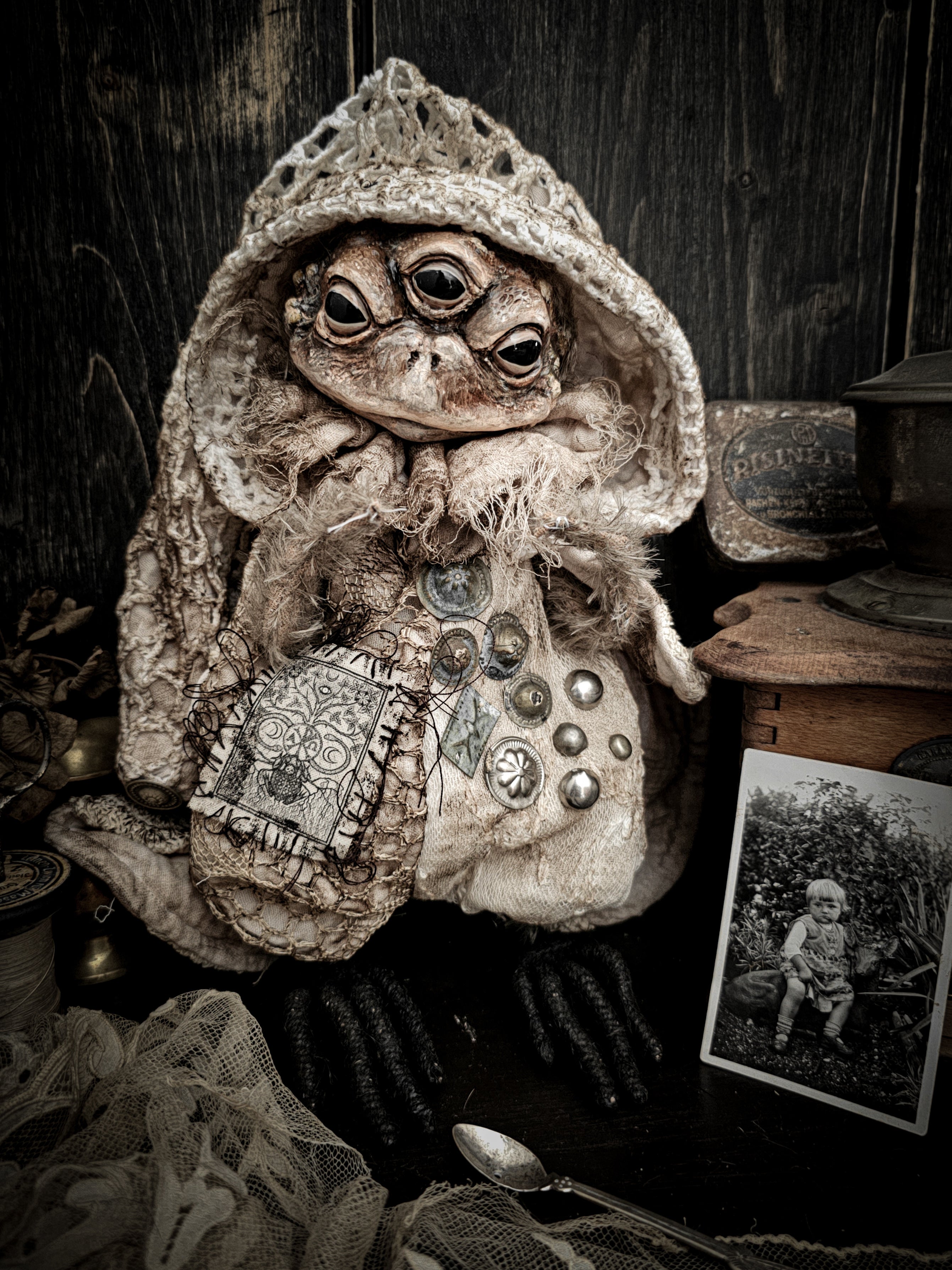 10" Three Eyed Toad
