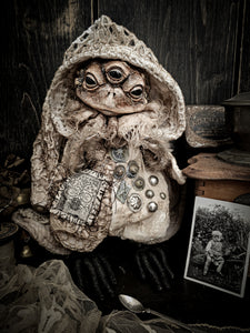 10" Three Eyed Toad