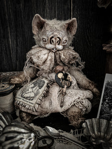 9" Antique Pale Bat