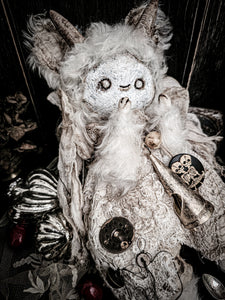 12.6" puffy moonmug goatling