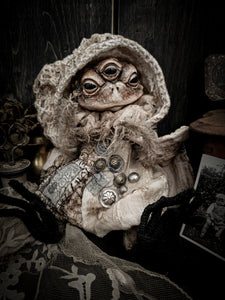 10" Three Eyed Toad
