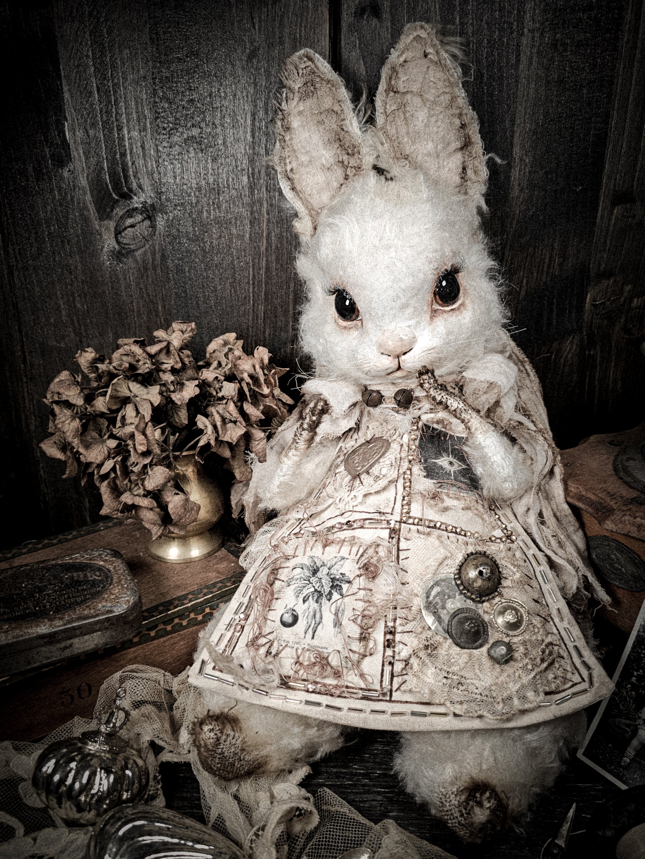 17.3" White Rabbit