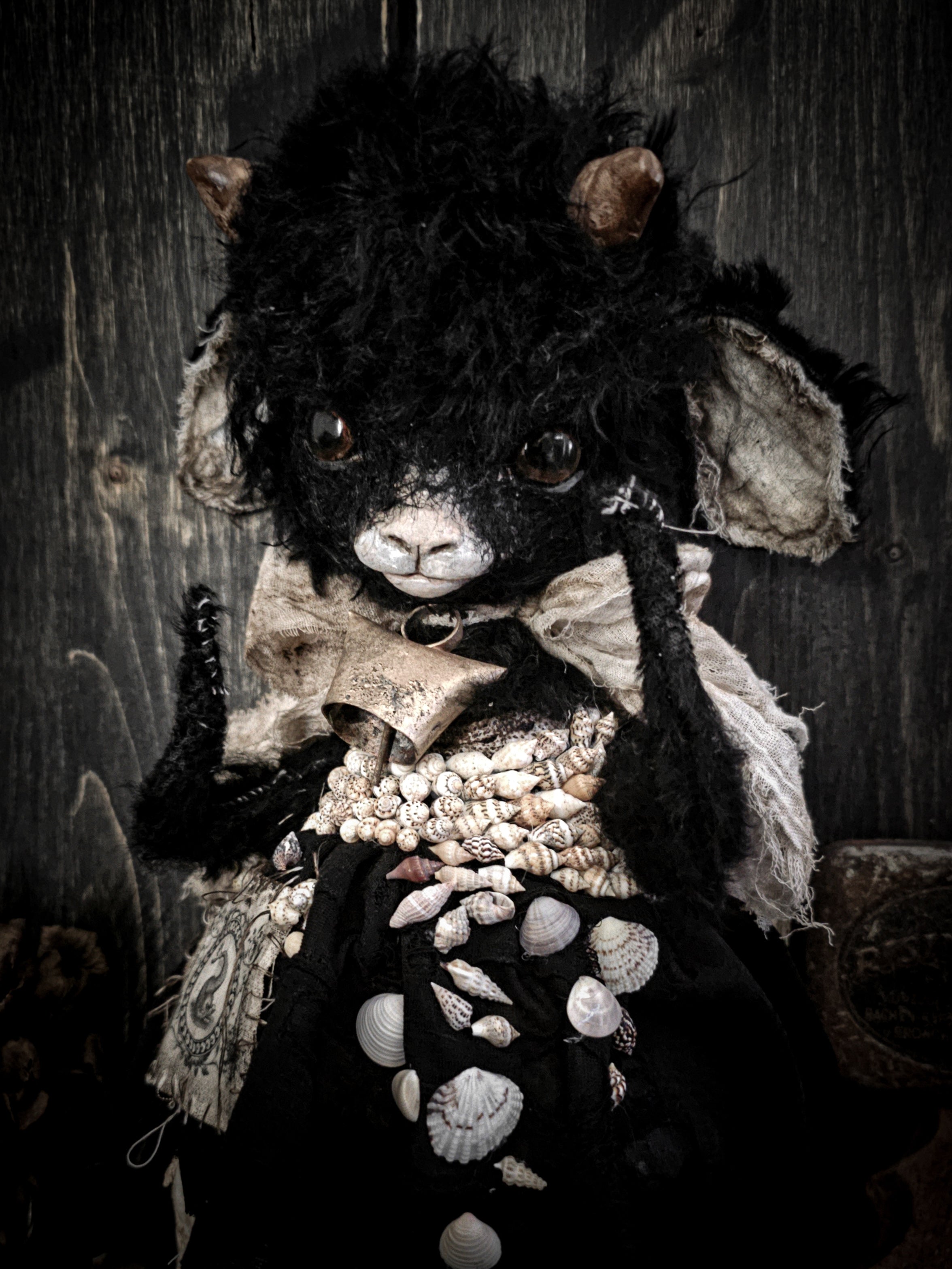 15" Black Lamb