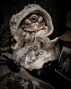 10" Three Eyed Toad