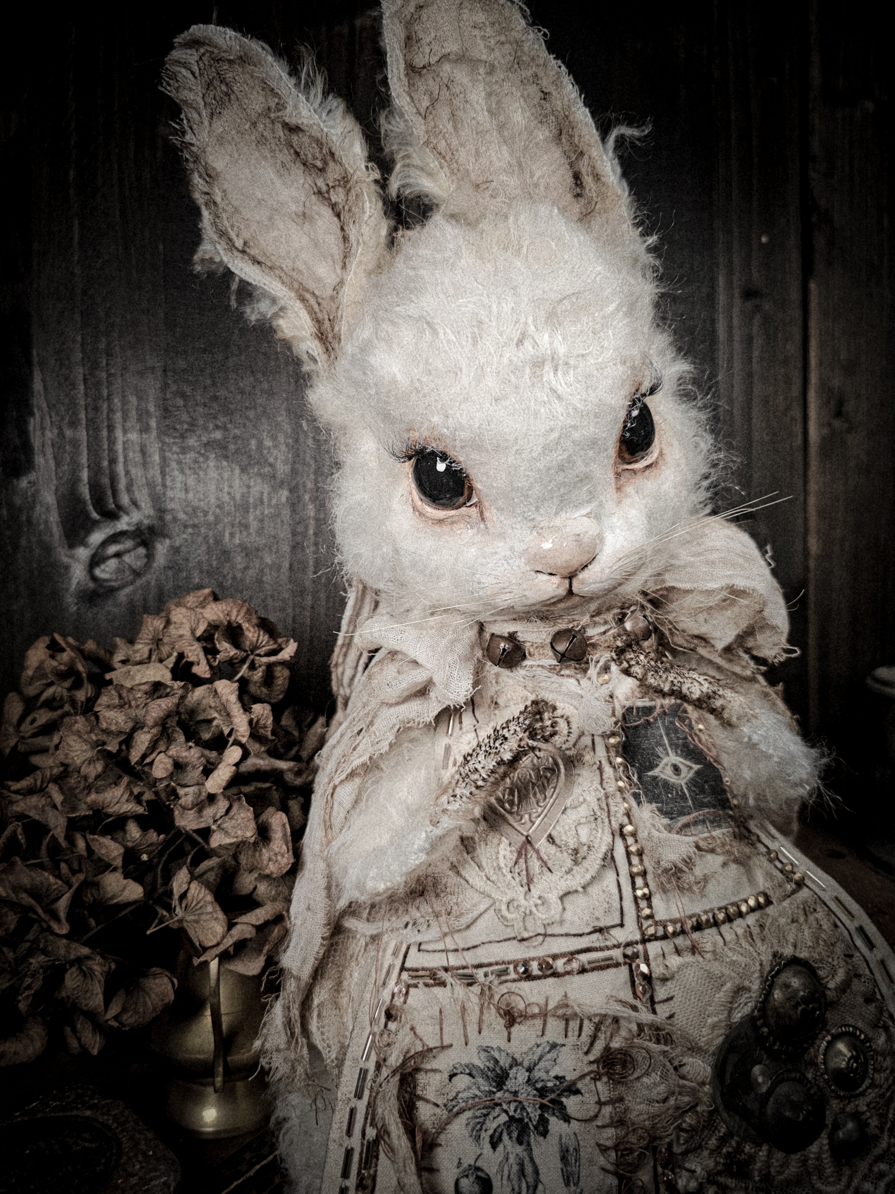 17.3" White Rabbit
