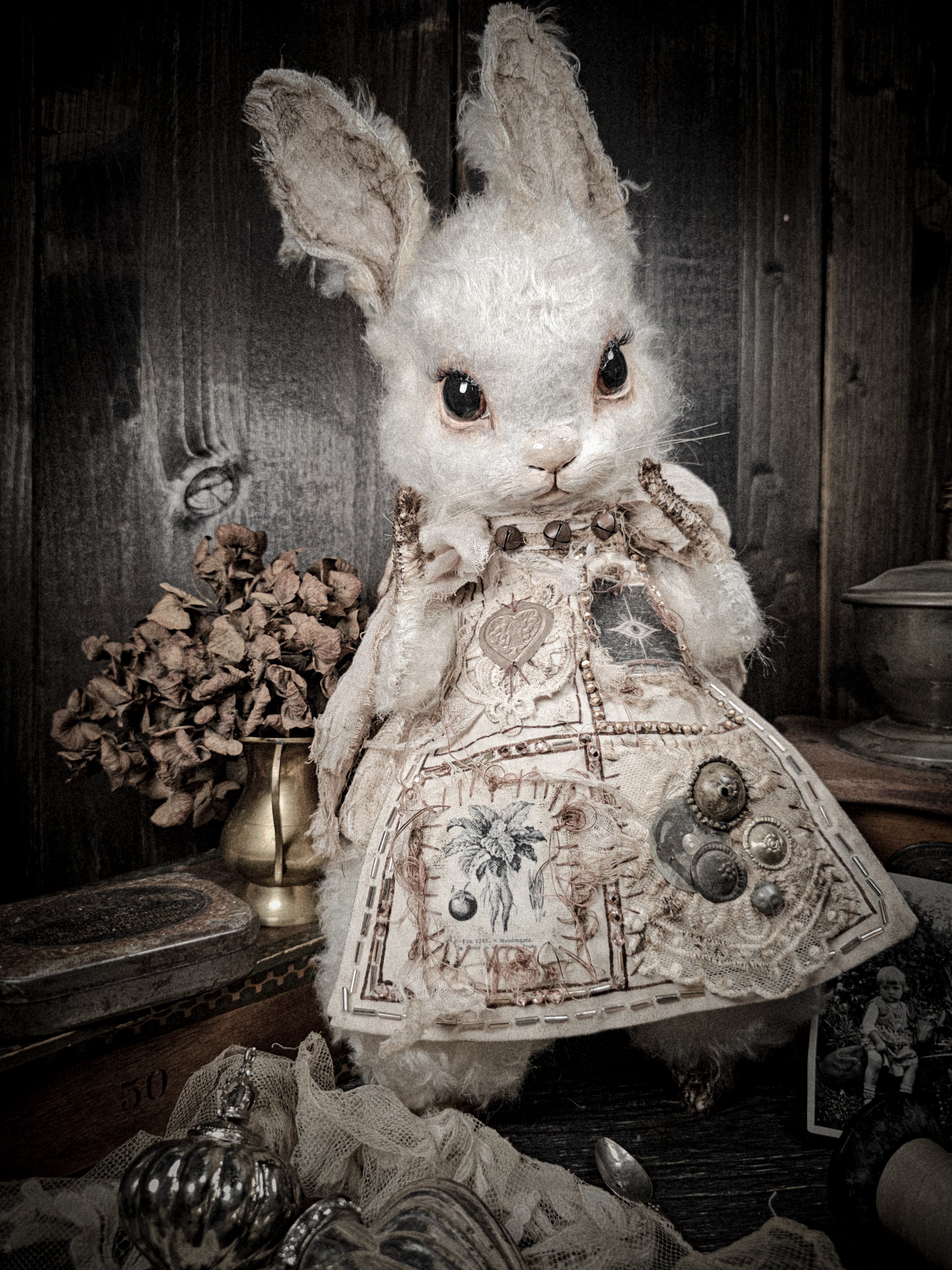 17.3" White Rabbit