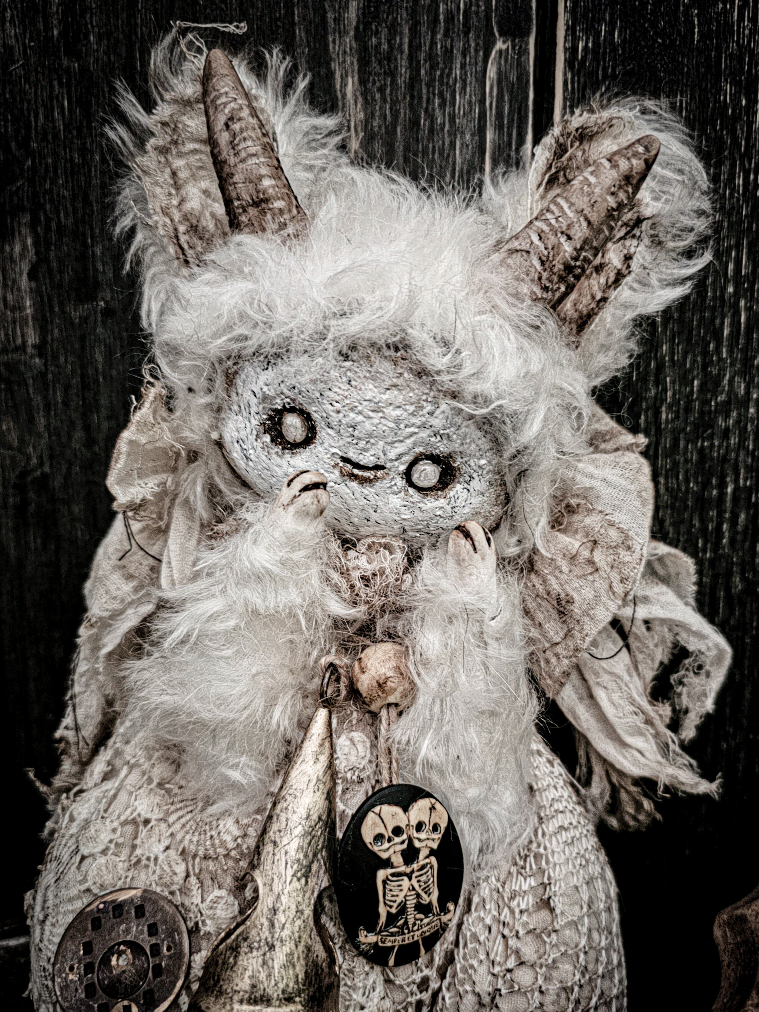 12.6" puffy moonmug goatling