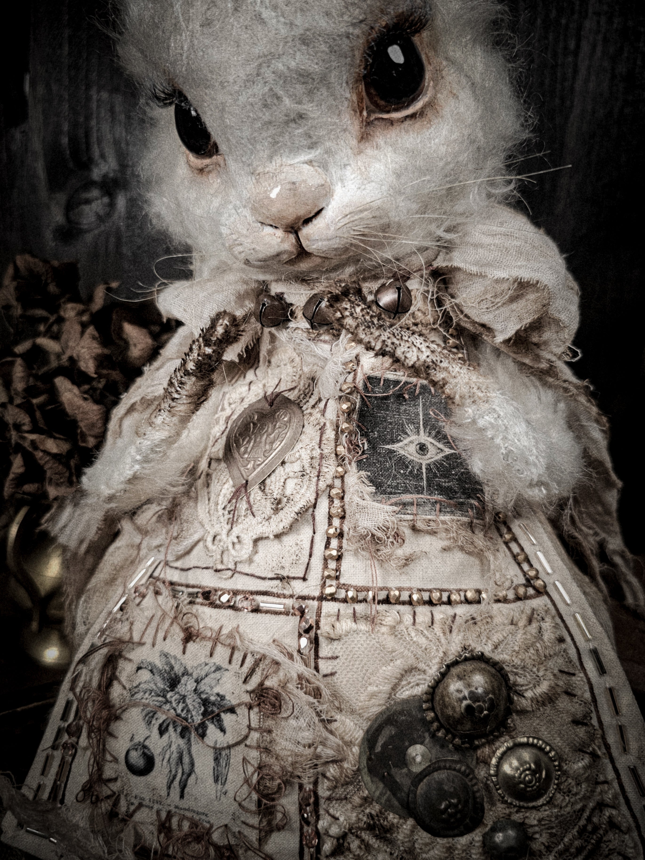 17.3" White Rabbit
