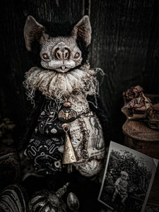 9" Black Bat