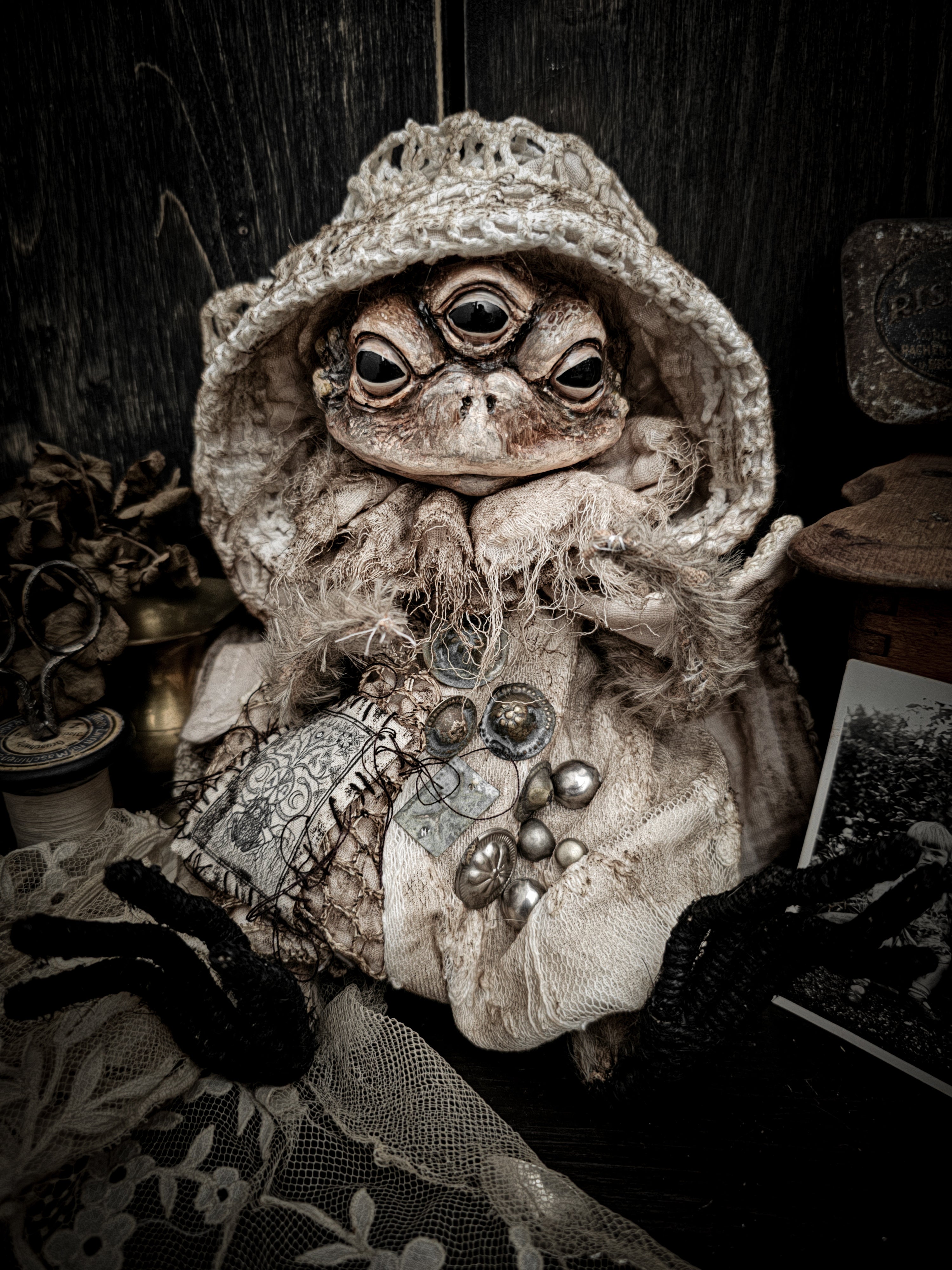 10" Three Eyed Toad