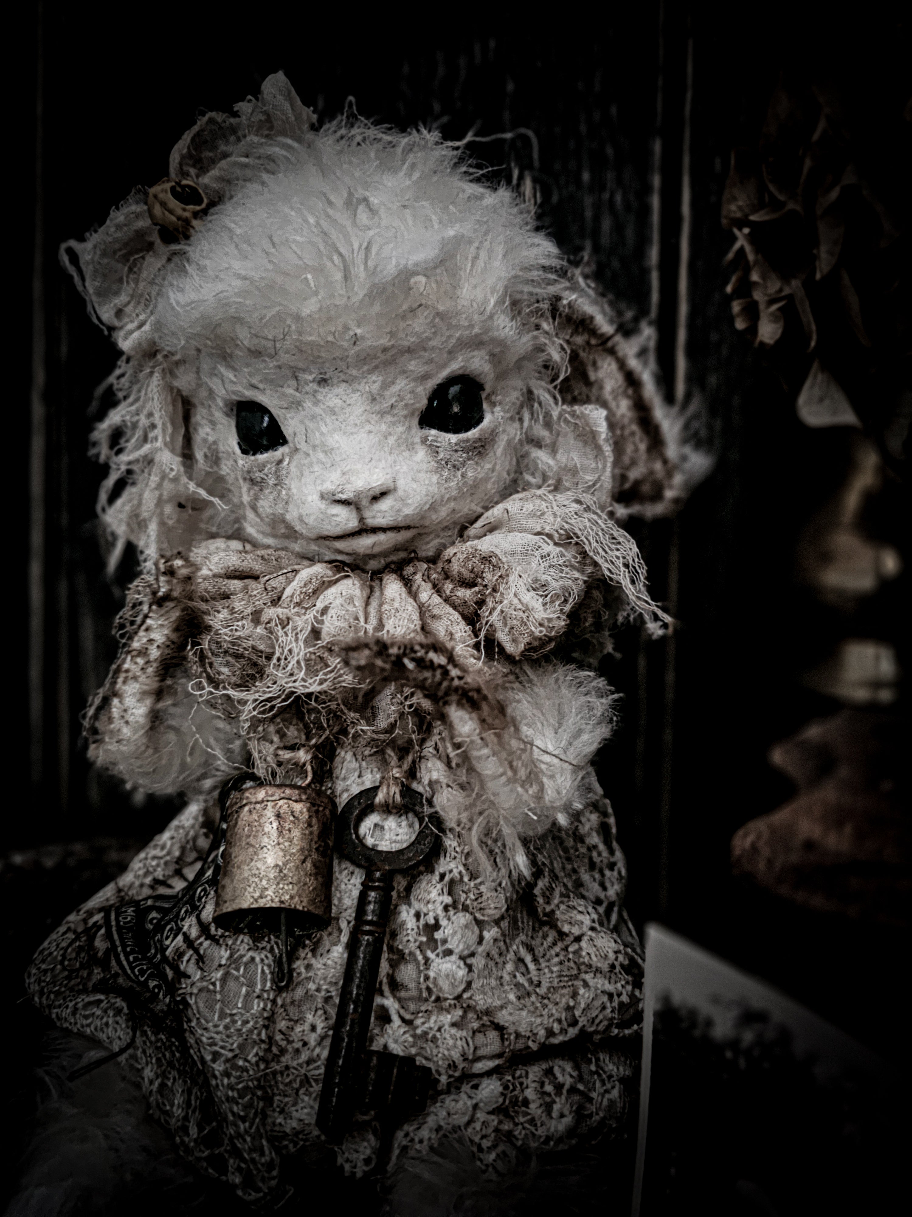 13.7" White Puffy Lamb