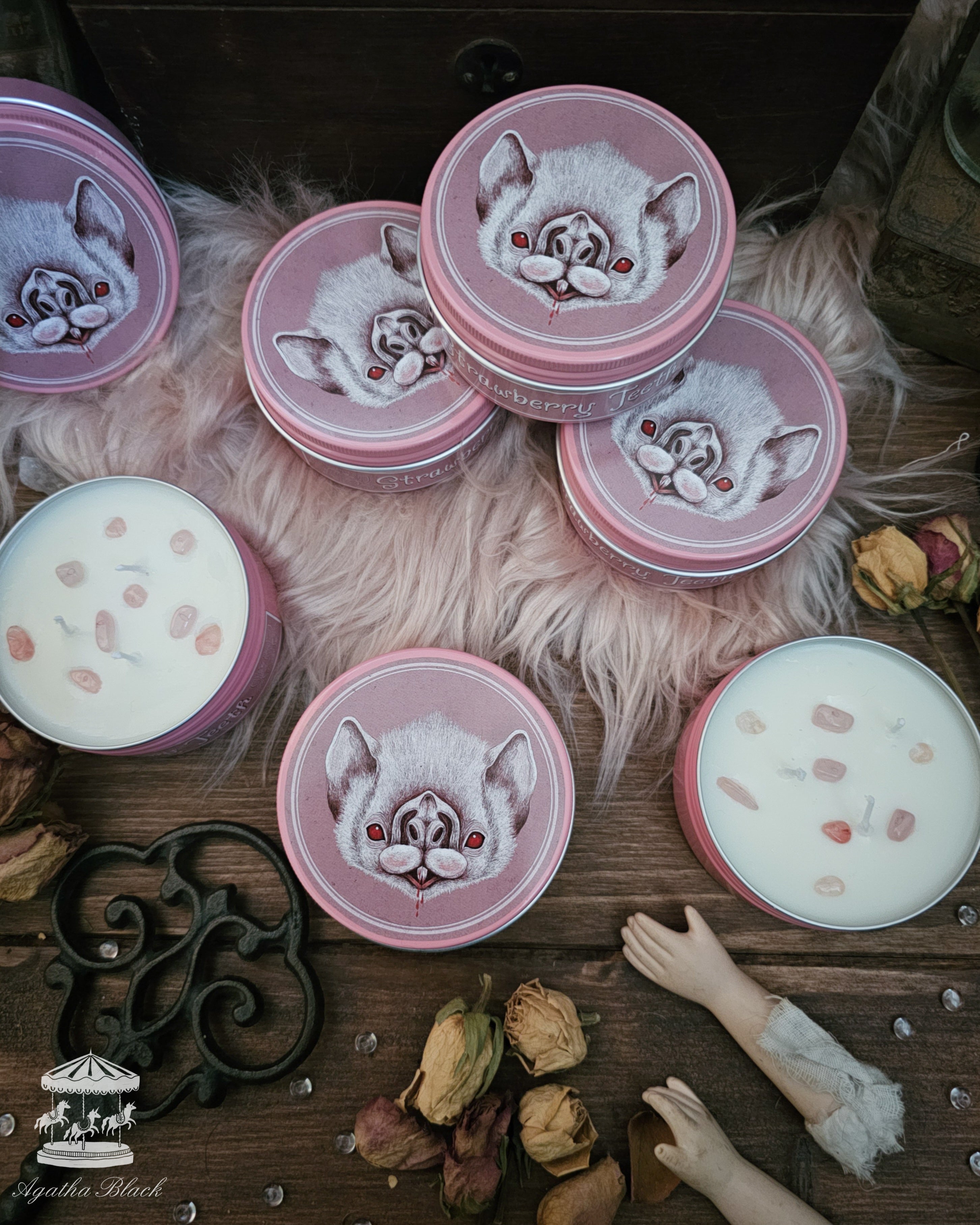 'Strawberry Theeth' scented candle