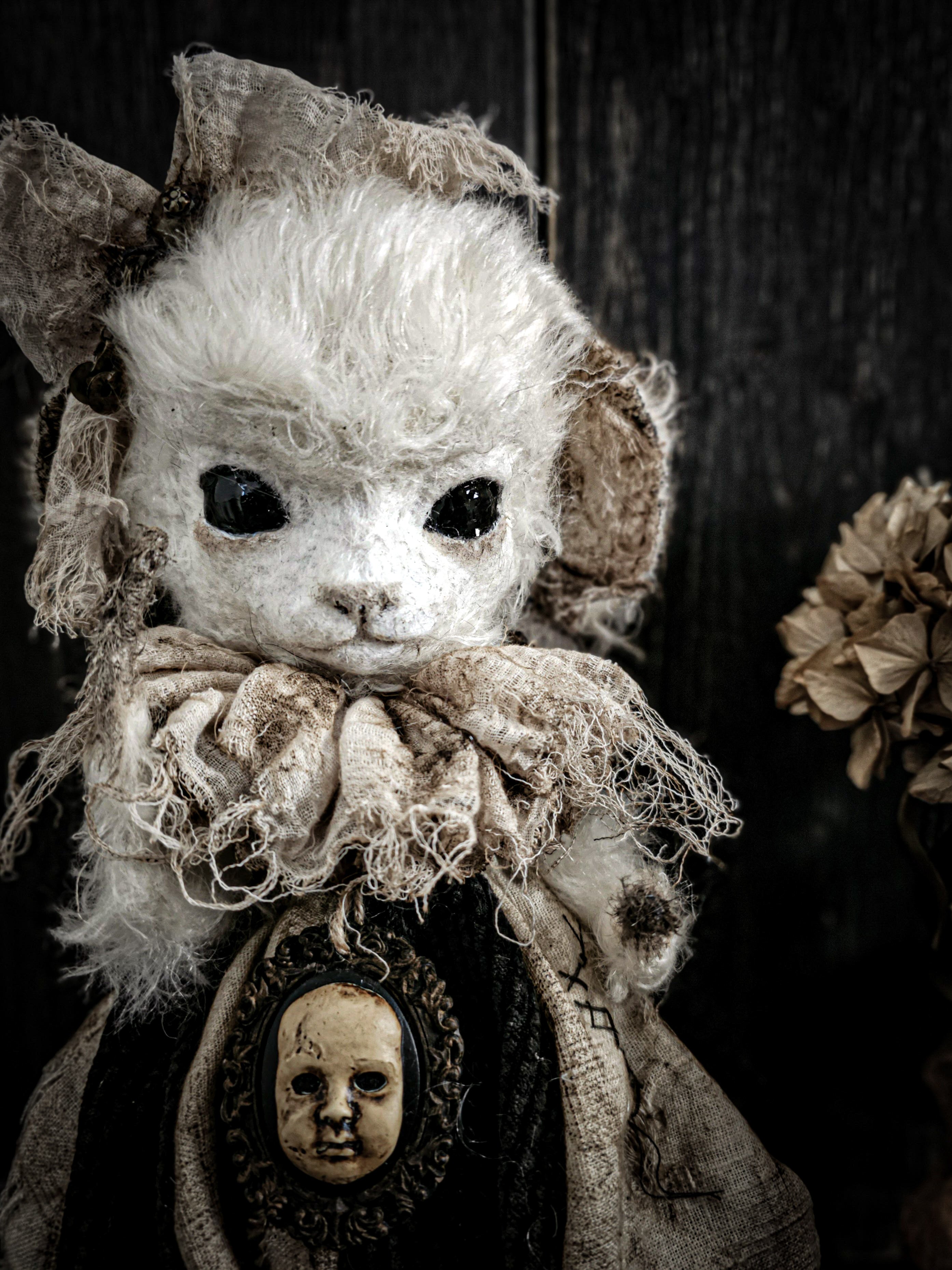 14.6" White Lamb