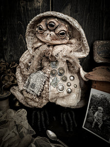 10" Three Eyed Toad