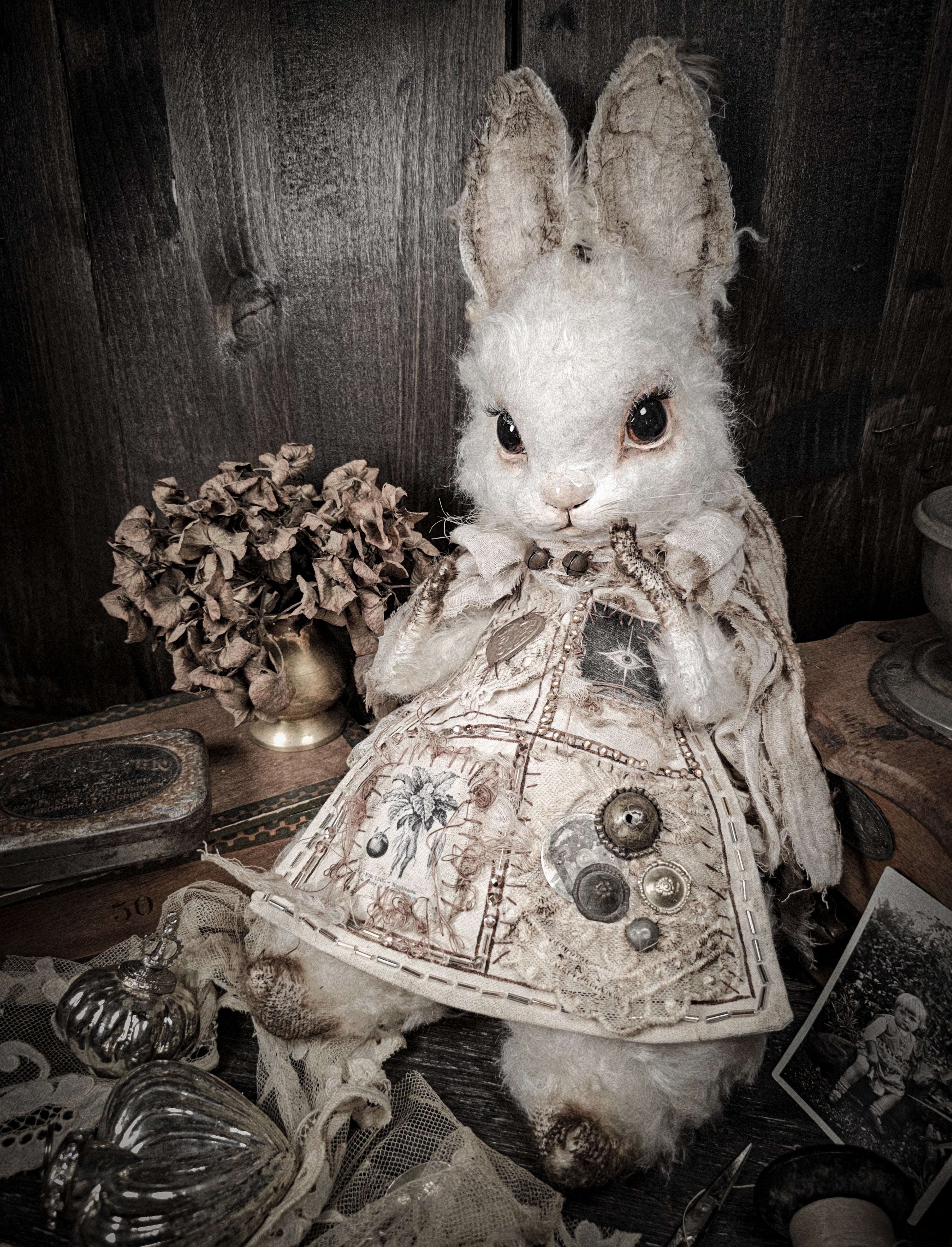 17.3" White Rabbit