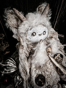12.6" puffy moonmug goatling