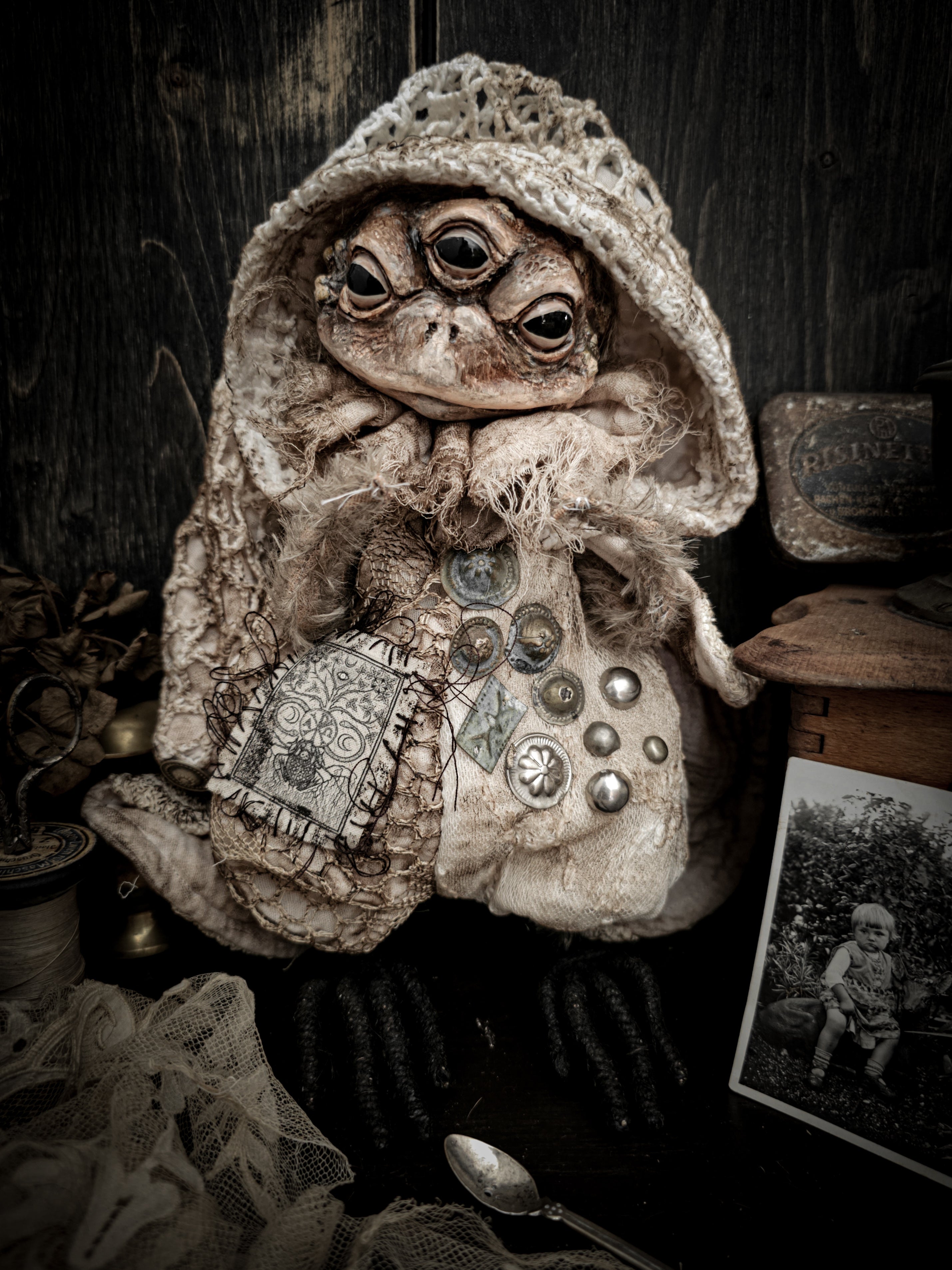 10" Three Eyed Toad