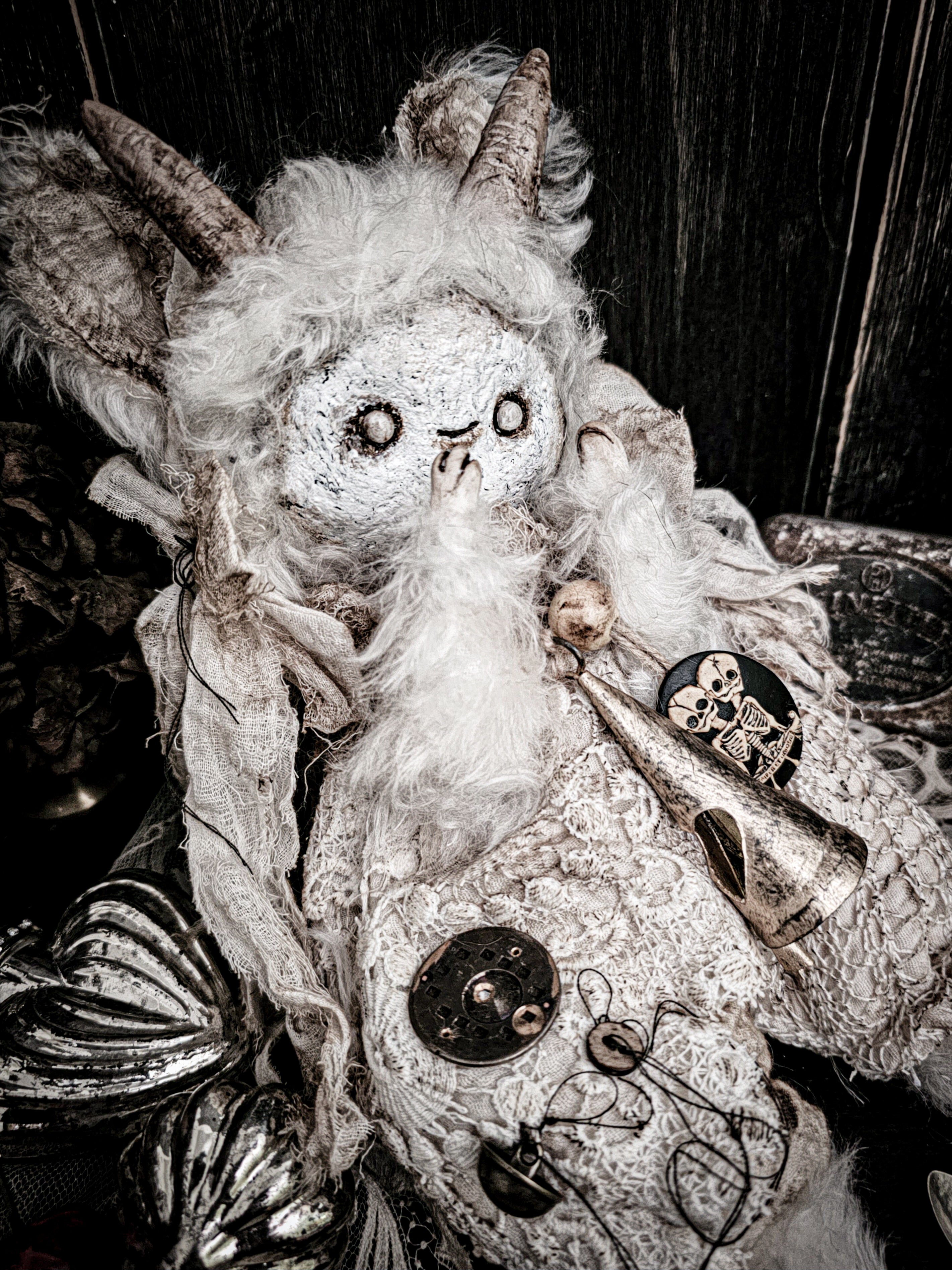 12.6" puffy moonmug goatling