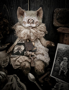 9" Cream Bat