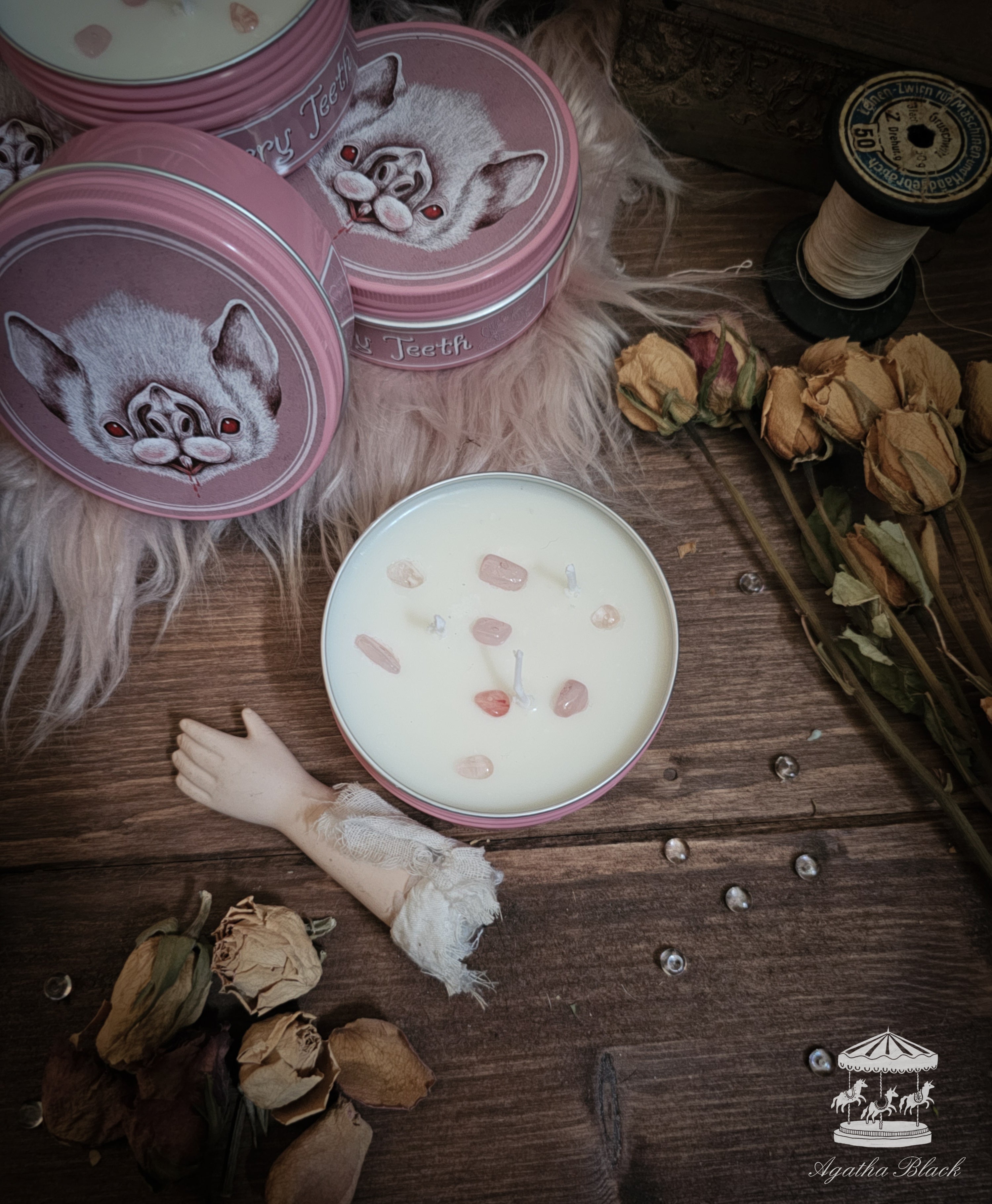 'Strawberry Theeth' scented candle