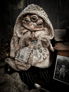 10" Three Eyed Toad