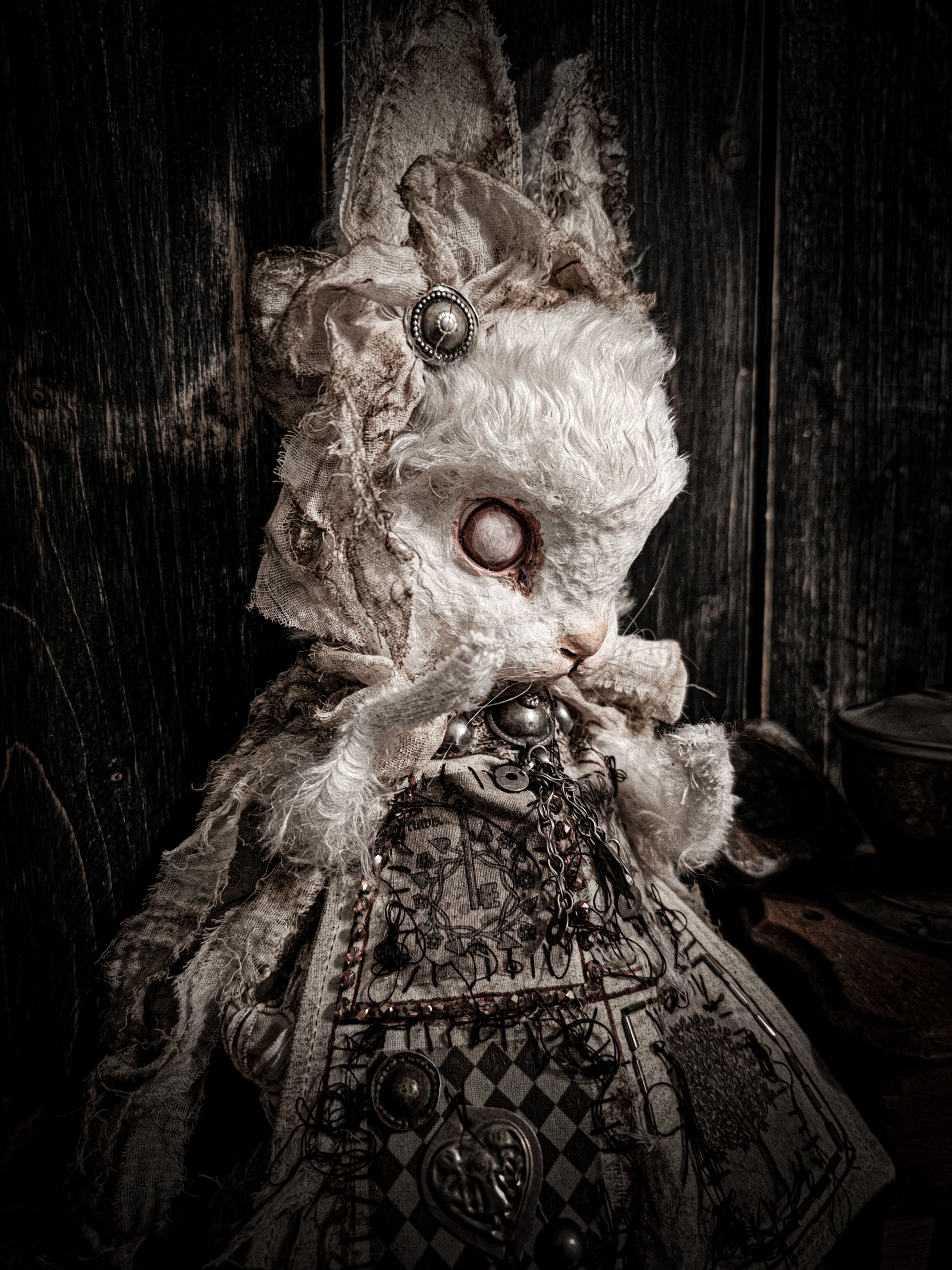 16.5" White Rabbit