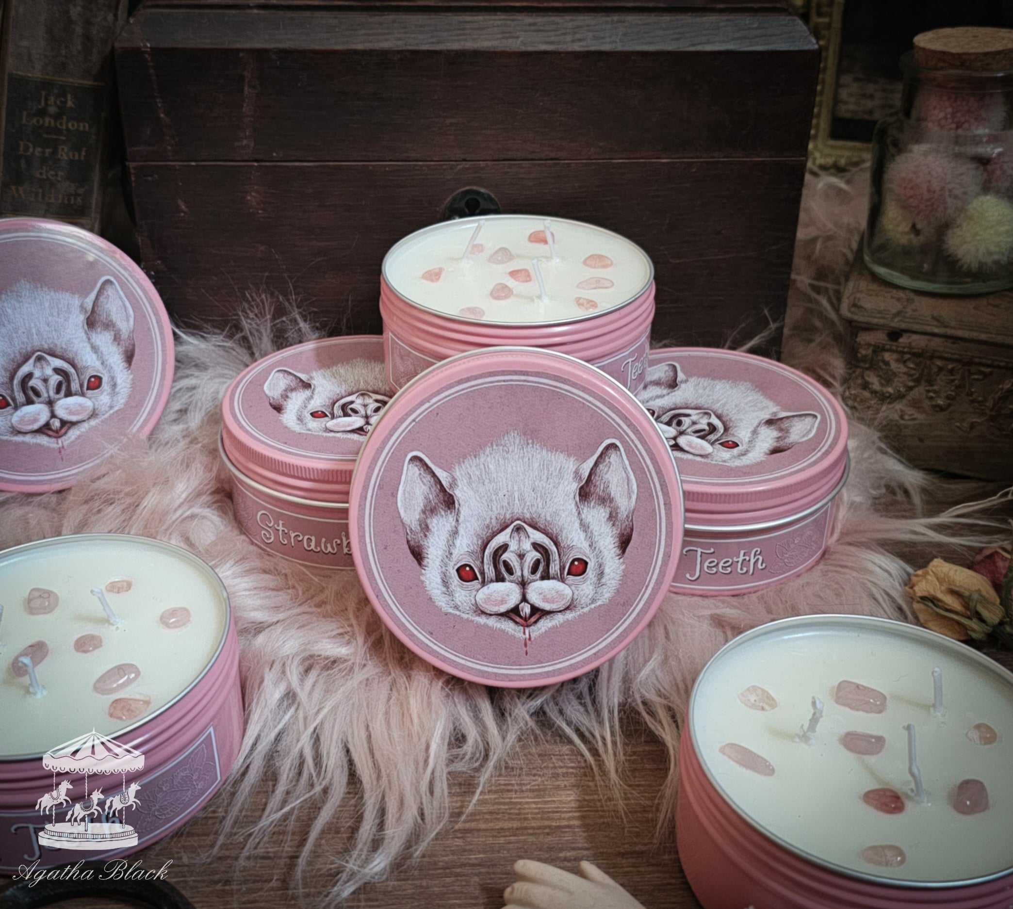 'Strawberry Theeth' scented candle