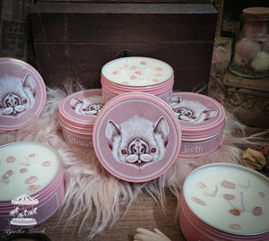 'Strawberry Theeth' scented candle