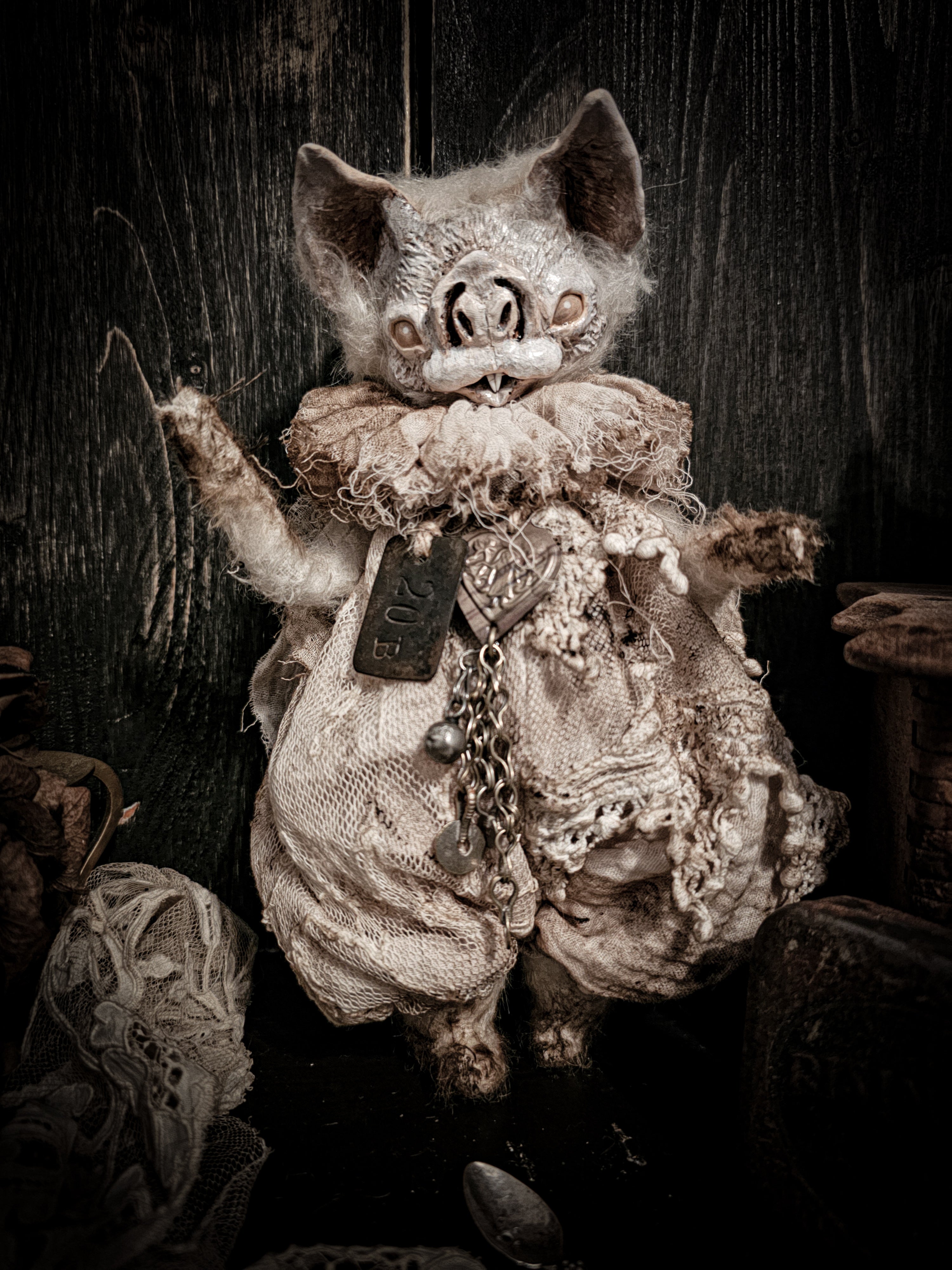 9" pale bat