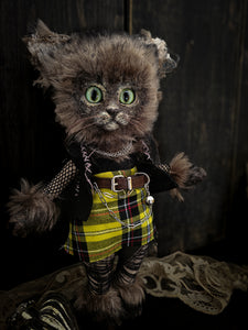11.8" Kitty