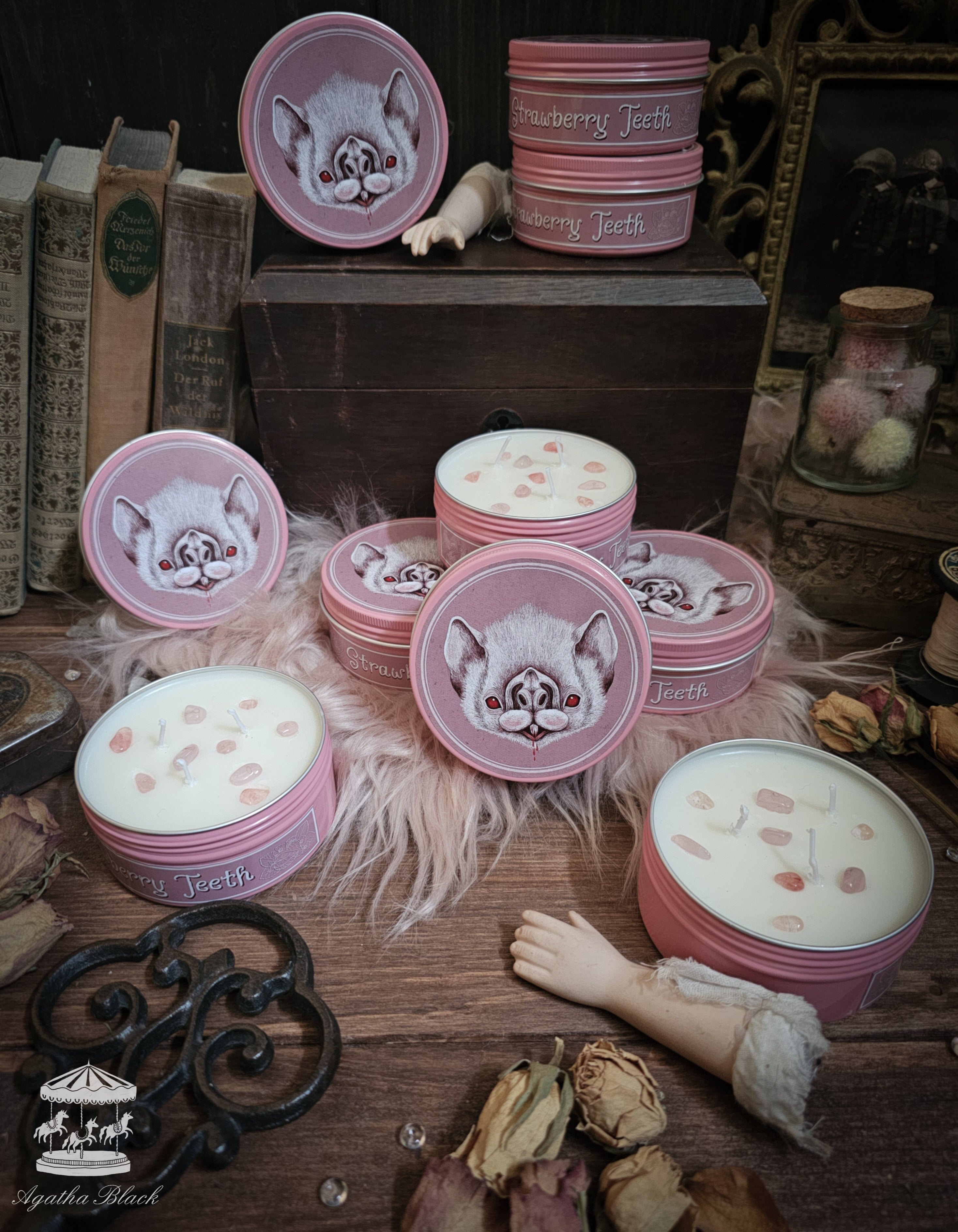 'Strawberry Theeth' scented candle