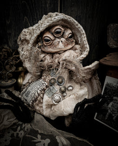10" Three Eyed Toad