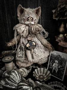 9" Antique Pale Bat