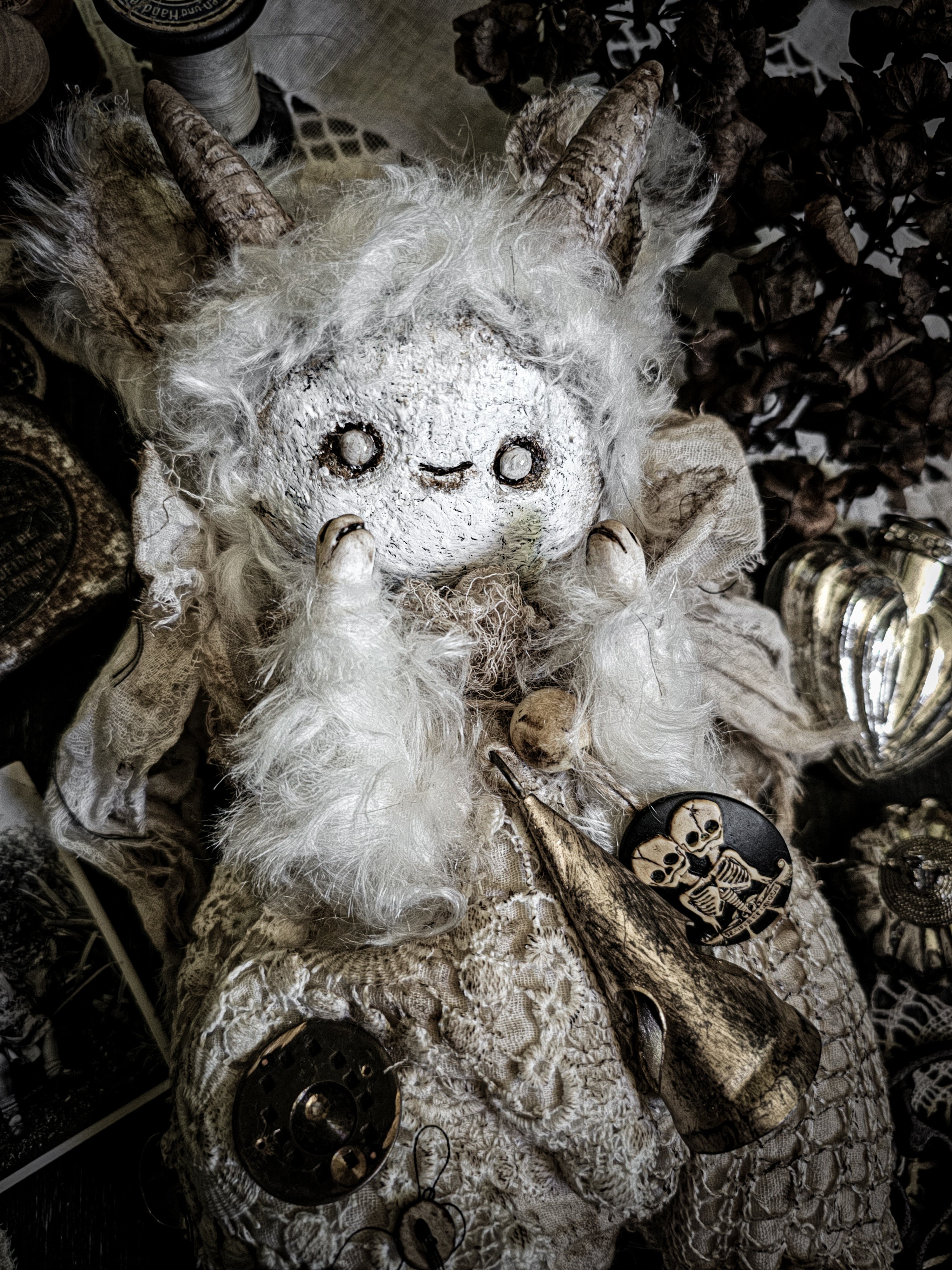 12.6" puffy moonmug goatling