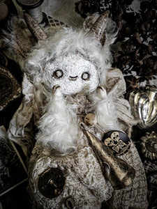 12.6" puffy moonmug goatling