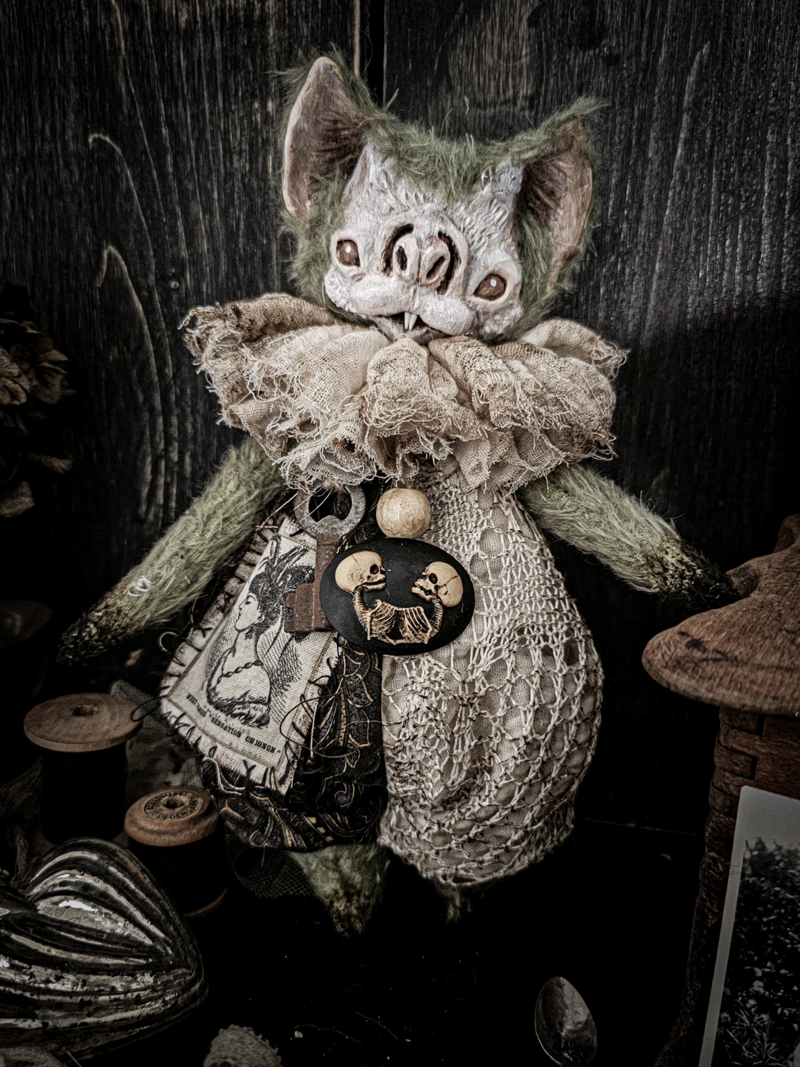 9" pale bat
