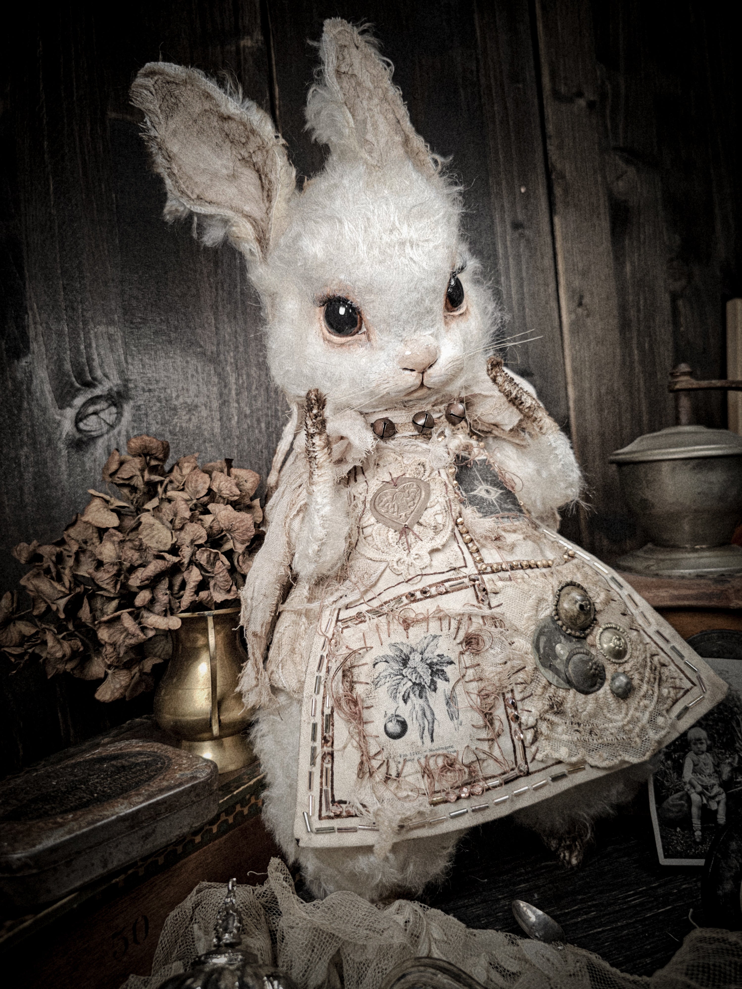 17.3" White Rabbit