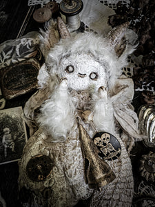 12.6" puffy moonmug goatling