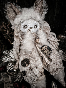 12.6" puffy moonmug goatling