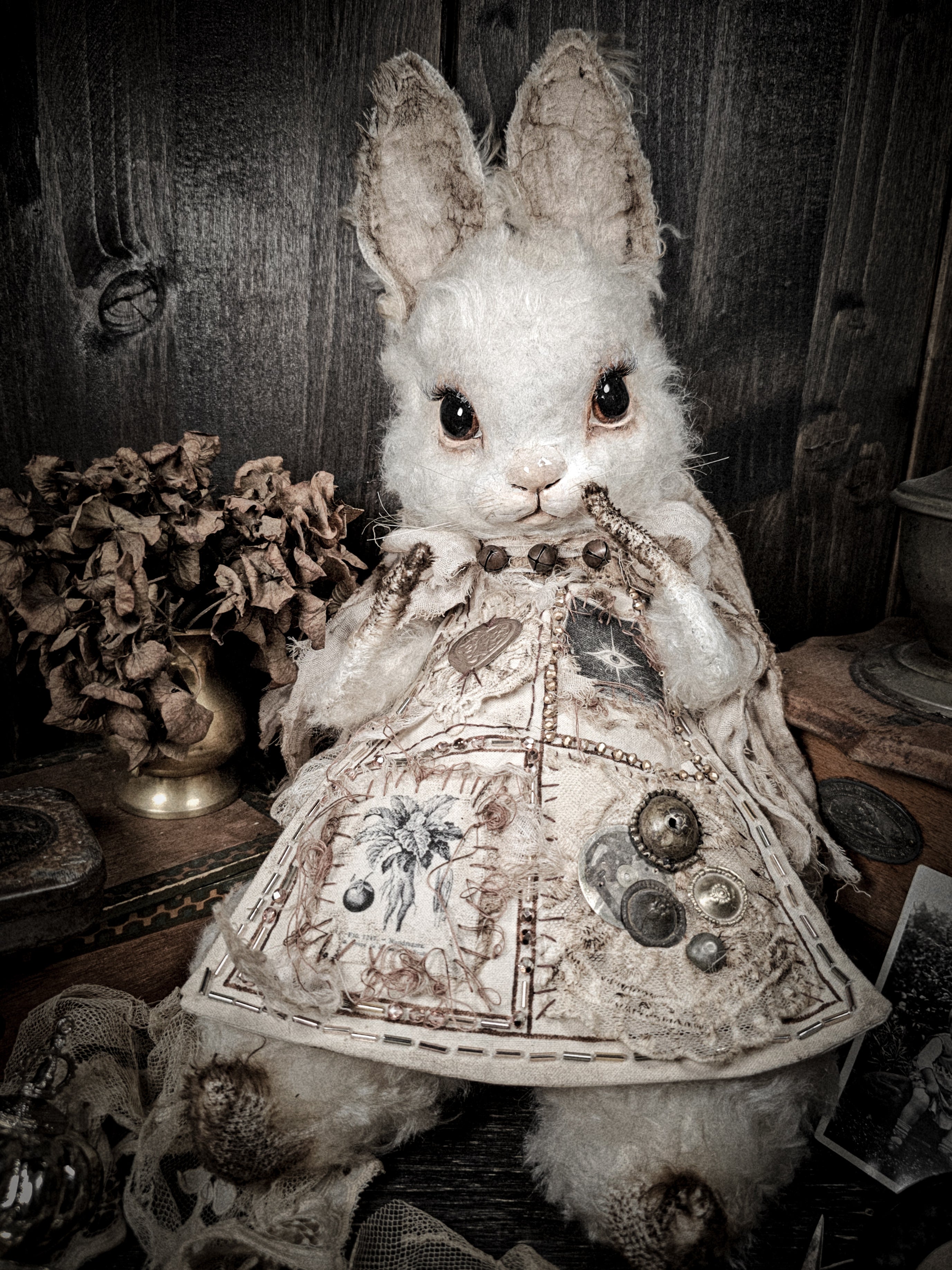 17.3" White Rabbit
