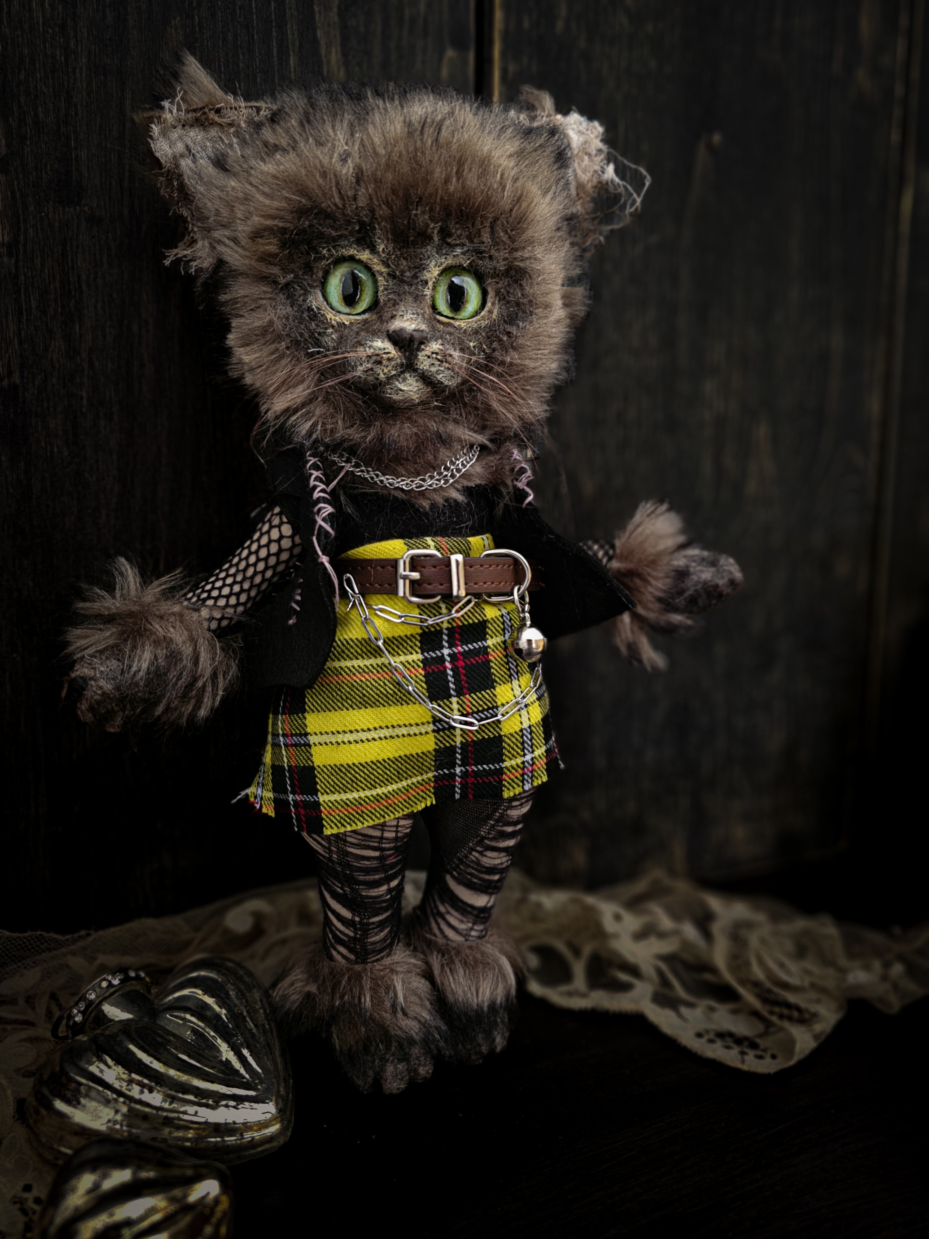 11.8" Kitty
